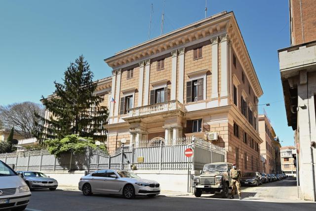 (FILES) Italian Military corps patrol in front of the Russian Embassy in central Rome on March 31, 2021. Italy on July 9, 2026 announced the expulsion of two accused Russian spies with diplomatic status with the foreign minister condemning "serious and unacceptable acts of interference". (Photo by Andreas SOLARO / AFP)