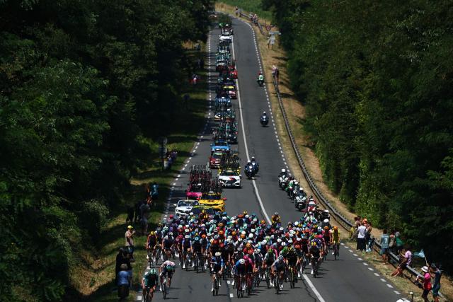The pack of riders (peloton) cycles during the 6th stage of the 113th edition of the Tour de France cycling race, 186,2 km between Pau and Gavarnie-Gèdre in the French Pyrenees, on July 9, 2026. (Photo by Anne-Christine POUJOULAT / AFP)