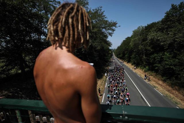 The pack of riders (peloton) cycles during the 6th stage of the 113th edition of the Tour de France cycling race, 186,2 km between Pau and Gavarnie-Gèdre in the French Pyrenees, on July 9, 2026. (Photo by Anne-Christine POUJOULAT / AFP)
