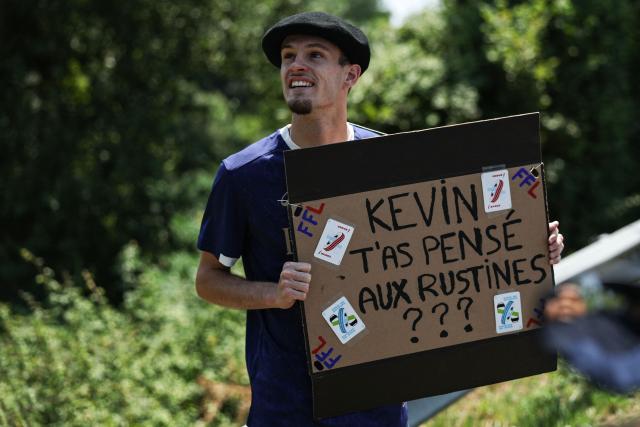 A spectator holds a placard which reads "Kevin, have you got spare inner tubes?" (encouraging Netcompany INEOS team's French rider Kevin Vauquelin) along the race route during the 6th stage of the 113th edition of the Tour de France cycling race, 186,2 km between Pau and Gavarnie-Gèdre in the French Pyrenees, on July 9, 2026. (Photo by Anne-Christine POUJOULAT / AFP)