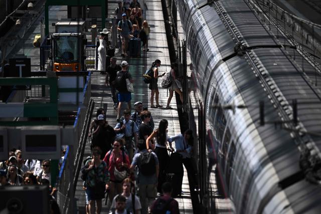Passengers throng a platform at the Saint-Jean train station as France experiences another heatwave triggering rail traffic disturbances, in Bordeaux, south-western France on July 9, 2026. (Photo by Christophe ARCHAMBAULT / AFP)