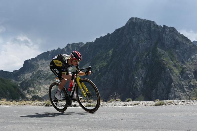 Team Visma | Lease a Bike's Danish rider Jonas Vingegaard cycle in the descent of Col du Tourmalet during the 6th stage of the 113th edition of the Tour de France cycling race, 186,2 km between Pau and Gavarnie-Gèdre in the French Pyrenees, on July 9, 2026. (Photo by Anne-Christine POUJOULAT / AFP)