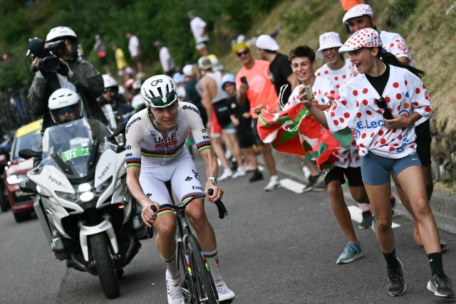 UAE Team Emirates - XRG's Slovenian rider Tadej Pogacar cycles in a lone breakaway in the final kilometers to win the 6th stage of the 113th edition of the Tour de France cycling race, 186 km between Pau and Gavarnie-Gèdre in the French Pyrenees, on July 9, 2026. (Photo by Jeff PACHOUD / AFP)