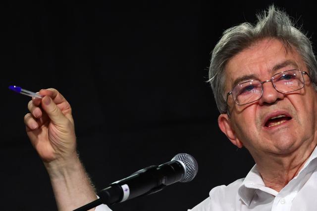 French left-wing party La France Insoumise (LFI) founder and presidential election candidate Jean-Luc Melenchon gestures as he delivers a speech during a public interview at the "Village du Off" of the Avignon Off Festival in Avignon on July 9, 2026. (Photo by Clement MAHOUDEAU / AFP)