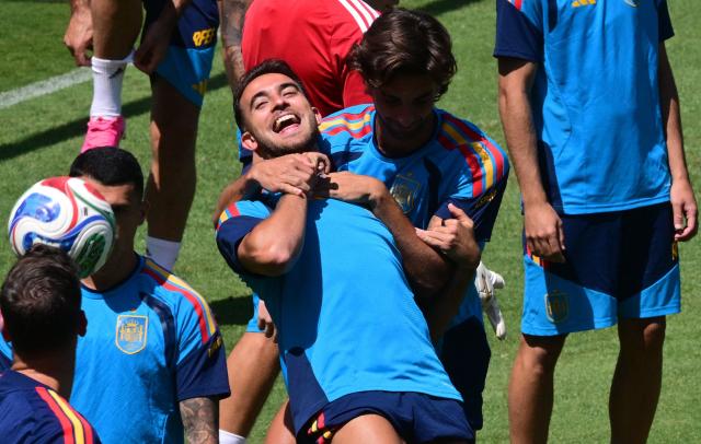 Spain's defender #04 Eric Garcia (L) and forward #07 Ferran Torres take part in an MD-1 training session at Carson Sports Park in Carson, California on July 9, 2026, on the eve of the 2026 World Cup football tournament quarter-final match between Spain and Belgium. (Photo by Frederic J. Brown / AFP)