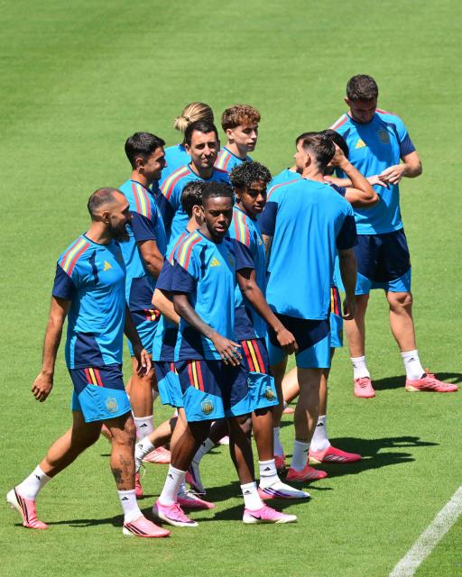 Spain's forward #19 Lamine Yamal (C) and teammates take part in an MD-1 training session at Carson Sports Park in Carson, California on July 9, 2026, on the eve of the 2026 World Cup football tournament quarter-final match between Spain and Belgium. (Photo by Frederic J. Brown / AFP)