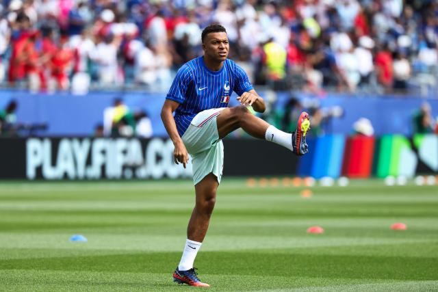 France's forward #10 Kylian Mbappe warms up ahead of the 2026 World Cup football tournament quarter-final match between France and Morocco at Boston Stadium in Foxborough on July 9, 2026.  (Photo by FRANCK FIFE / AFP)