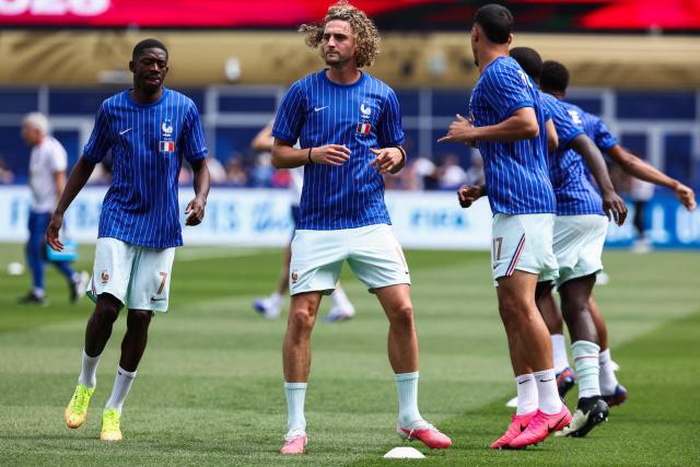 France's midfielder #14 Adrien Rabiot (C) and forward #07 Ousmane Dembele (L) warm up ahead of the 2026 World Cup football tournament quarter-final match between France and Morocco at Boston Stadium in Foxborough on July 9, 2026.  (Photo by FRANCK FIFE / AFP)