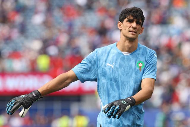 Morocco's goalkeeper #01 Yassine Bounou warms up ahead of the 2026 World Cup football tournament quarter-final match between France and Morocco at Boston Stadium in Foxborough on July 9, 2026.  (Photo by Odd ANDERSEN / AFP)
