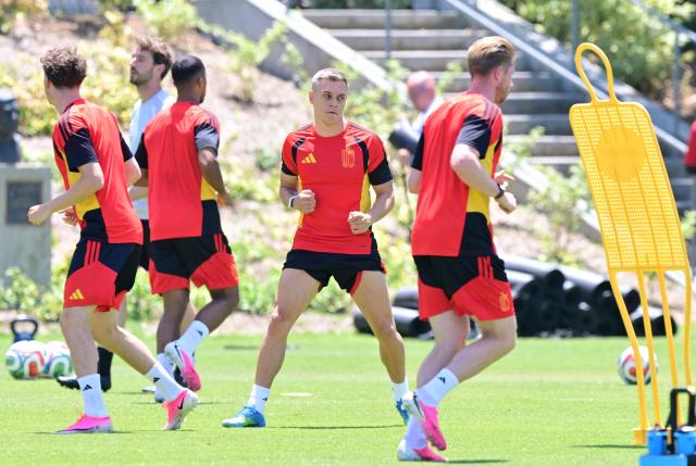 Belgium's forward #10 Leandro Trossard takes part in an MD-1 training session at Carson Sports Park in Carson, California on July 9, 2026, on the eve of the 2026 World Cup football tournament quarter-final match between Spain and Belgium. (Photo by Frederic J. Brown / AFP)
