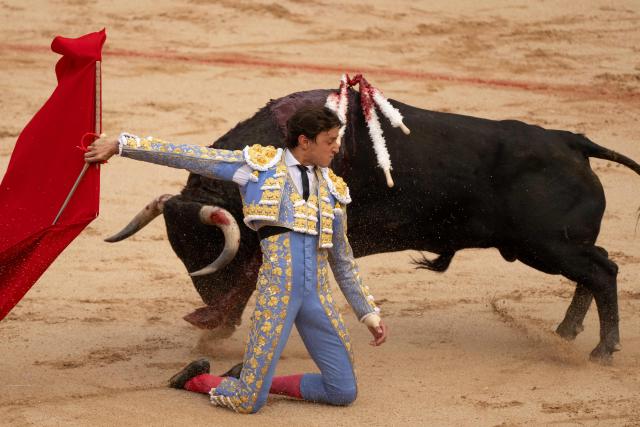 EDITORS NOTE: Graphic content / Peruvian bullfighter Roca Rey performs a pass to a bull with "muleta" during a bullfight at the San Fermin festival in Pamplona, northern Spain, on July 9, 2026. (Photo by JORGE GUERRERO / AFP)