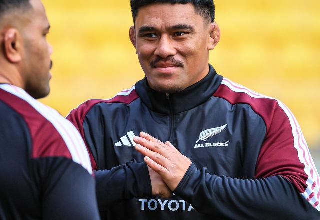 New Zealand's Xavier Numia (R) attends the captain's run training session in Wellington on July 10, 2026, ahead of the rugby Nations Championship match against Italy. (Photo by Grant Down / AFP)