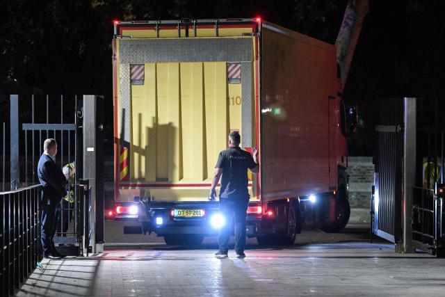 A truck carrying the Bayeux Tapestry reverses into the British Museum in central London early on July 10, 2026, as the 11th-century artwork depicting the 1066 Norman conquest of England arrives ahead its first UK exhibition from September. The medieval Bayeux Tapestry arrived in London in the early hours of July 10, after a hugely complicated journey to leave France for the first time in more than 900 years for an exhibition in the British capital. (Photo by Richard A. Brooks / AFP)
