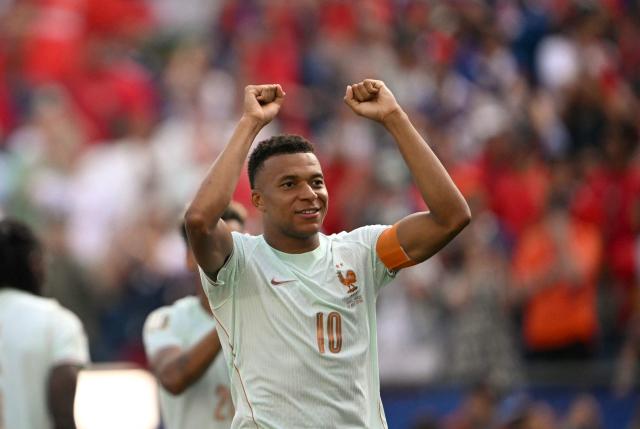 TOPSHOT - France's forward #10 Kylian Mbappe celebrates after winning the 2026 World Cup football tournament quarter-final match between France and Morocco at Boston Stadium in Foxborough on July 9, 2026.  (Photo by MAURO PIMENTEL / AFP)