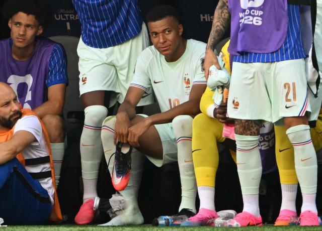 TOPSHOT - France's forward #10 Kylian Mbappe (C) sits with an ice pack on his ankle during the 2026 World Cup football tournament quarter-final match between France and Morocco at Boston Stadium in Foxborough on July 9, 2026.  (Photo by Mauro PIMENTEL / AFP)