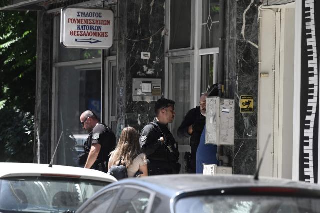 Police officers search an apartment in Thessaloniki on July 10, 2026. Police in Greece on July 10, 2026 said they had arrested three people in connection to attacks this month that targeted ruling party politicians, killing a woman in a car explosion. The July 1 attacks at dawn in the northern city of Thessaloniki targeted the homes and vehicles of three politicians from Greece's ruling New Democracy party with homemade gas canister explosives. (Photo by Sakis Mitrolidis / AFP)