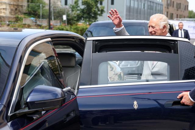 Britain's King Charles III waves to well-wishers after a visit to the Stephen A. Schwarzman Centre for the Humanities at the University of Oxford, west of London on July 10, 2026. (Photo by Toby Shepheard / POOL / AFP)