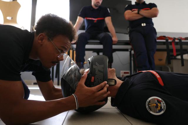 Firefighters of Departmental Fire and Rescue Service (SDIS 77) attend a training at a fire station in Ferrières-en-Brie, the eastern suburbs of Paris, on July 10, 2026. With 36°C in the fire station and some improvised DIY solutions, firefighters are also suffering from the heatwave hitting France. (Photo by Thomas SAMSON / AFP)