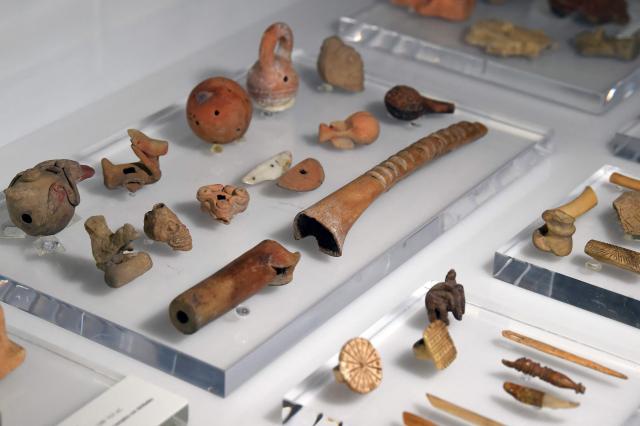 (FILES) View of pre-Hispanic pieces from different periods that were retrieved from Spain to Mexico on July 11 and are now exhibited at the Museo del Templo Mayor in Mexico City, on July 26, 2022. Mexico announced on July 10, 2026 that, since 2018, it has recovered a total of 17,878 archaeological and historical artefacts that were in private collections around the world or were due to be put up for auction. Under the government of President (20182024) Andres Manuel Lopez Obrador, Mexico launched a campaign to repatriate this cultural heritage. (Photo by ALFREDO ESTRELLA / AFP)