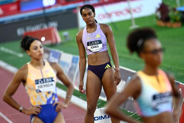 US Jasmine Jones (C) looks on as she prepares to compete in the women's 400m during the Diamond League athletics meeting at the Stade Louis II in Monaco on July 10, 2026. (Photo by Frederic DIDES / AFP)