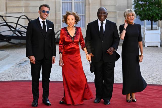 (From L) France's President Emmanuel Macron, South Africa's President's wife Tshepo Motsepe South Africa's President Cyril Ramaphosa and France's President's wife Brigitte Macron pose unpon their arrival at The Elysee Presidential Palace ahead of an official state dinner in Paris on July 10, 2026. (Photo by JULIEN DE ROSA / AFP)