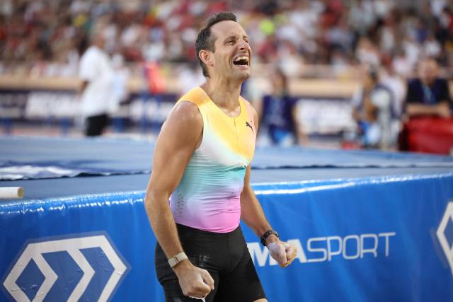 France's Renaud Lavillenie reacts as he competes in the men's Pole Vault during the Herculis athletics meeting at the Stade Louis II in Monaco on July 10, 2026. (Photo by Valery HACHE / AFP)