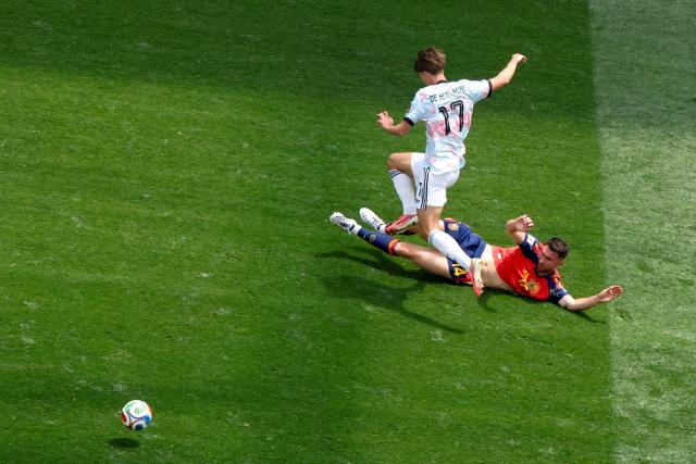 Spain's defender #14 Aymeric Laporte (R) falls on the field past Belgium's forward #17 Charles De Ketelaere during the 2026 World Cup football tournament quarter-final match between Spain and Belgium at the Los Angeles Stadium in Inglewood on July 10, 2026.  (Photo by VALERIE MACON / AFP)