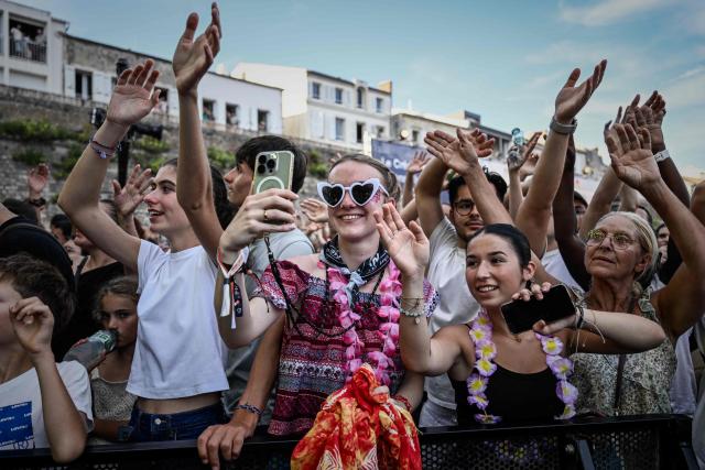 Spectators cheer on during a musical performance on the opening day of the 42nd edition of the Francofolies music festival in La Rochelle, western France, on July 10, 2026. (Photo by Philippe LOPEZ / AFP)