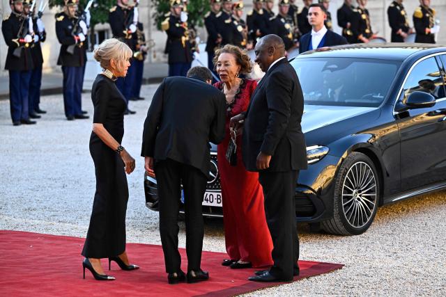 France's President's wife Brigitte Macron (L) and France's President Emmanuel Macron (2L) welcome South Africa's President Cyril Ramaphosa (R) and South Africa's President's wife Tshepo Motsepe (2R) at The Elysee Presidential Palace ahead of an official state dinner in Paris on July 10, 2026. (Photo by JULIEN DE ROSA / AFP)