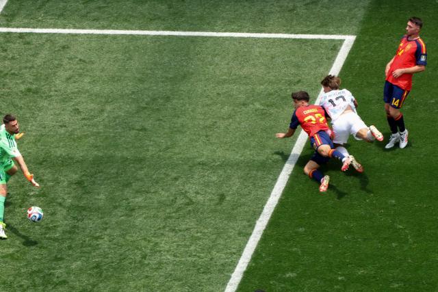 Belgium's forward #17 Charles De Ketelaere scores his team's first goal past Spain's goalkeeper #23 Unai Simon during the 2026 World Cup football tournament quarter-final match between Spain and Belgium at the Los Angeles Stadium in Inglewood on July 10, 2026.  (Photo by VALERIE MACON / AFP)