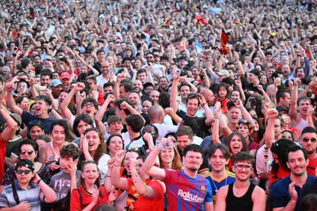 Fans react after Belgium's first goal during the 2026 World Cup quarter final football match between Spain and Belgium in Uccle near Brussels on July 10, 2026. (Photo by NICOLAS TUCAT / AFP)
