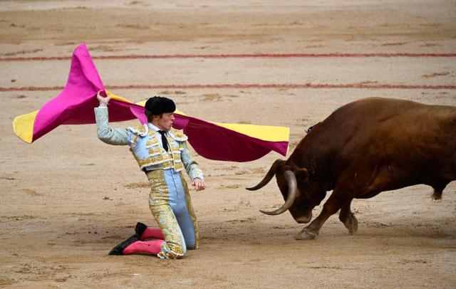 Spanish bullfighter Borja Jimenez performs a pass with an Alvaro Nunez bull during a bullfight at the San Fermin festival in Pamplona, northern Spain, on July 10, 2026. (Photo by ANDER GILLENEA / AFP)