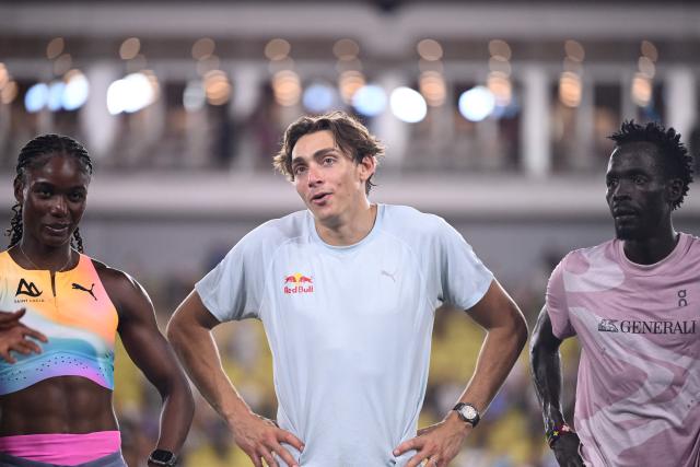 Saint Lucia's Julien Alfred (L), Sweden's Armand Duplantis (C) and Switzerland's Dominic Lokinyomo Lobalu (R) stand on the podium at the end of the Diamond League athletics meeting at the Stade Louis II in Monaco on July 10, 2026. (Photo by Frederic DIDES / AFP)