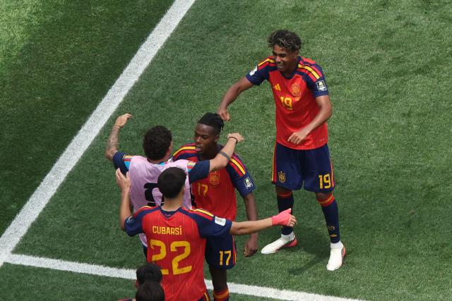 Spain's forward #19 Lamine Yamal (R) celebrates with temmates after his team's second goal scored by midfielder #06 Mikel Merino (unseen) during the 2026 World Cup football tournament quarter-final match between Spain and Belgium at the Los Angeles Stadium in Inglewood on July 10, 2026.  (Photo by VALERIE MACON / AFP)