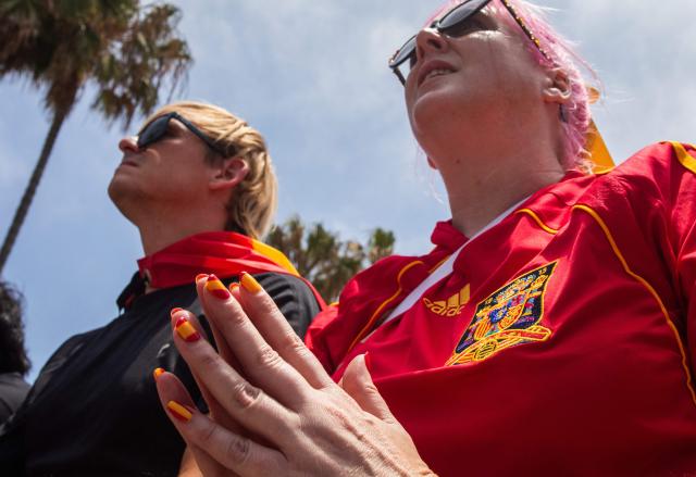 Spain fans react as they attend a watch party for the World Cup quarterfinal match between Spain and Belgium at the Venice Beach FIFA Fan Festival in Venice, California, on July 10, 2026. (Photo by Apu GOMES / AFP)