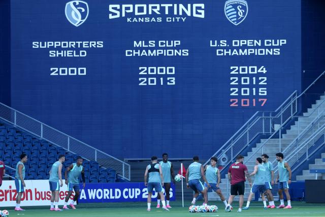 Switzerland's players take part in a training session at Sporting KC Stadium in Kansas City on July 10, 2026, on the eve of the 2026 World Cup football match between Argentina and Switzerland. (Photo by Thomas COEX / AFP)