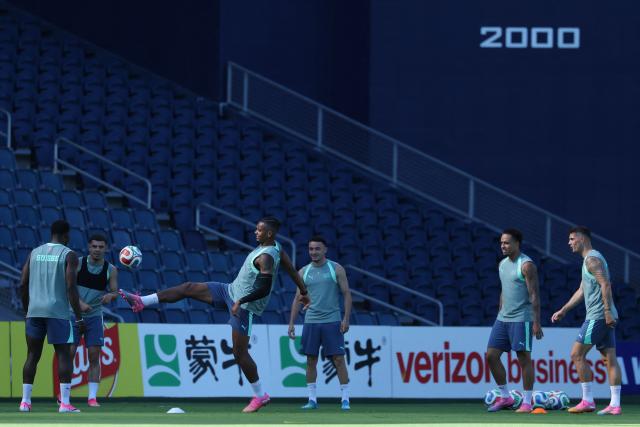 Switzerland's defender #05 Manuel Akanji (C) take part in a training session at Sporting KC Stadium in Kansas City on July 10, 2026, on the eve of the 2026 World Cup football match between Argentina and Switzerland. (Photo by Thomas COEX / AFP)