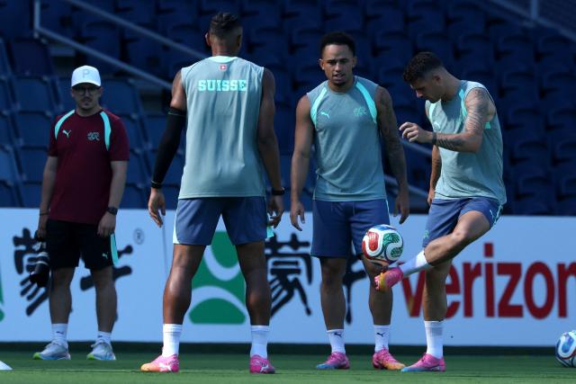 Switzerland's midfielder #10 Granit Xhaka (R) takes part in a training session at Sporting KC Stadium in Kansas City on July 10, 2026, on the eve of the 2026 World Cup football match between Argentina and Switzerland. (Photo by Thomas COEX / AFP)