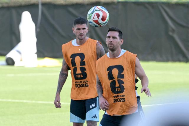 Argentina's forward #10 Lionel Messi (R) and midfielder #07 Rodrigo De Paul (L) take part in a training session at Sporting KC Training Centre in Kansas City on July 10, 2026, on the eve of the 2026 World Cup football match between Argentina and Switzerland. (Photo by JUAN MABROMATA / AFP)