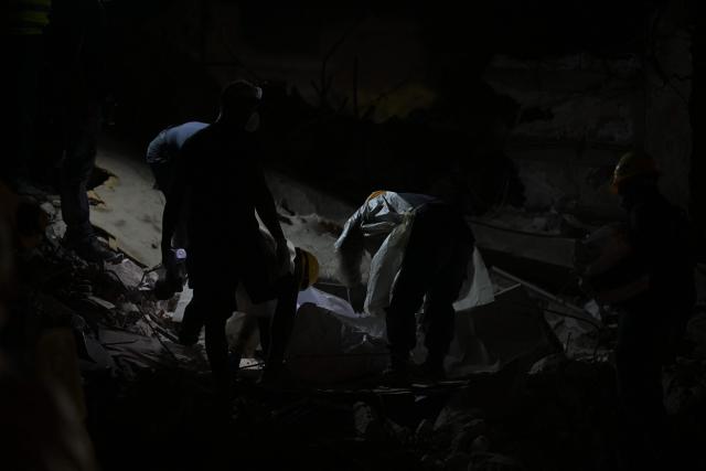 Forensic workers recover bodies in Caraballeda, La Guaira state, Venezuela, on July 10, 2026, following the June 24 earthquakes. The death toll from Venezuela's devastating twin earthquakes has topped 4,000, the government said on July 10. At least 4,118 people were killed and 16,740 injured in the back-to-back June 24 earthquakes, which flattened entire districts in the coastal state of La Guaira, National Assembly President Jorge Rodriguez said on Telegram. (Photo by Juan BARRETO / AFP)