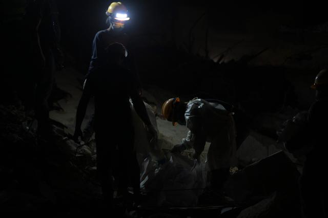 Forensic workers recover bodies in Caraballeda, La Guaira state, Venezuela, on July 10, 2026, following the June 24 earthquakes. The death toll from Venezuela's devastating twin earthquakes has topped 4,000, the government said on July 10. At least 4,118 people were killed and 16,740 injured in the back-to-back June 24 earthquakes, which flattened entire districts in the coastal state of La Guaira, National Assembly President Jorge Rodriguez said on Telegram. (Photo by Juan BARRETO / AFP)
