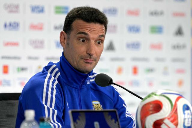 Argentina's head coach Lionel Scaloni gestures as he gives a press conference at the Kansas City Stadium in Kansas City on July 10, 2026, on the eve of the 2026 World Cup football match between Argentina and Switzerland. (Photo by JUAN MABROMATA / AFP)