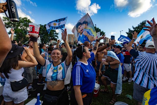 Argentine fans gather in Kansas City on July 10, 2026, on the eve of the 2026 World Cup football match between Argentina and Switzerland. (Photo by Odd Andersen / AFP)