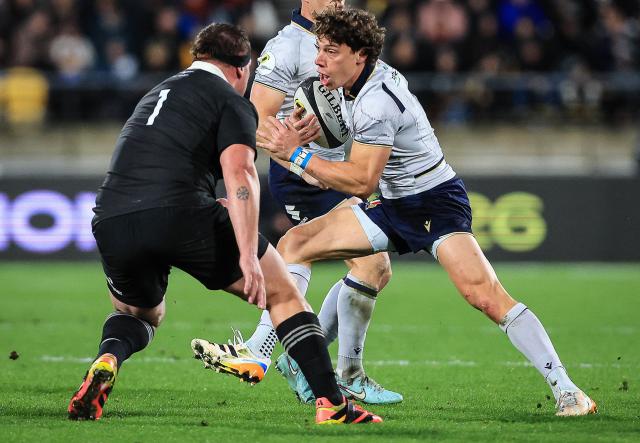 Paolo Garbisi of Italy runs the ball past at Ethan de Groot of New Zealand during the Nations Championship match between the New Zealand All Blacks and Italy at HNRY Stadium in Wellington on July 11, 2026 (Photo by Grant Down / AFP)
