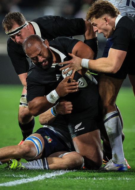 George Bower (C) of New Zealand is tackled during the rugby union Nations Championship match between New Zealand and Italy at HNRY Stadium in Wellington on July 11, 2026. (Photo by Grant Down / AFP)