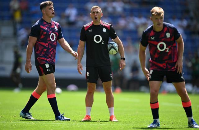 England's defensive coach Kevin Sinfield shouts to the players ahead of the Rugby Union Nations Championship match between Fiji and England at Hill Dickinson Stadium in Liverpool on July 11, 2026. (Photo by Oli SCARFF / AFP)