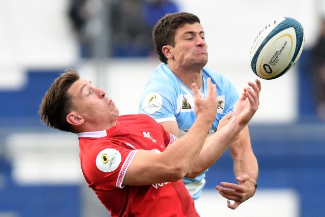 Wales' wing Josh Adams and Argentina's wing Bautista Delguy fight for the ball during the Rugby Union Nations Championship match between Argentina and Wales at San Juan del Bicentenario stadium in San Juan, Argentina, on July 11, 2026. (Photo by Andres LARROVERE / AFP)