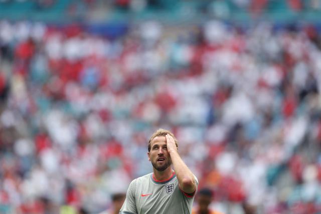 England's forward #09 Harry Kane warms up ahead of the 2026 World Cup football tournament quarter-final match between Norway and England at Miami Stadium in Miami Gardens on July 11, 2026.  (Photo by PATRICIA DE MELO MOREIRA / AFP)