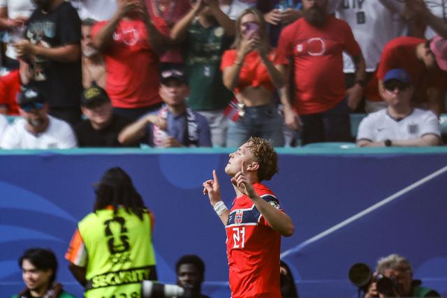 Norway's midfielder #21 Andreas Schjelderup reacts after scoring his team's first goal during the 2026 World Cup football tournament quarter-final match between Norway and England at Miami Stadium in Miami Gardens on July 11, 2026.  (Photo by PATRICIA DE MELO MOREIRA / AFP)