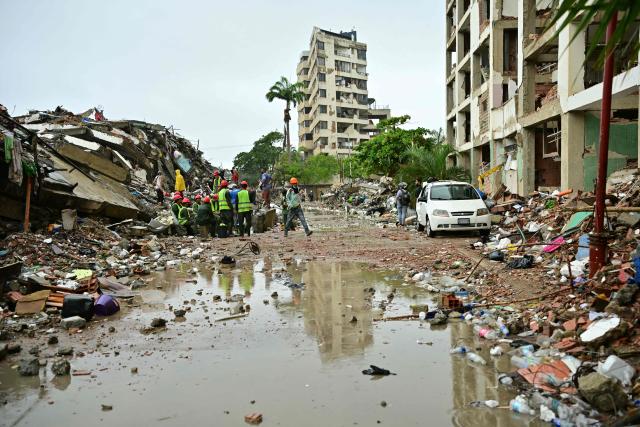 Rescuers gather amid debris and damaged buildings in Caraballeda,, La Guaira state, Venezuela, on July 11, 2026, following twin earthquakes that struck the region. The death toll from the twin earthquakes that struck Venezuela on June 24 has risen to more than 4,300, National Assembly President Jorge Rodriguez said on July 11. (Photo by MARTIN BERNETTI / AFP)